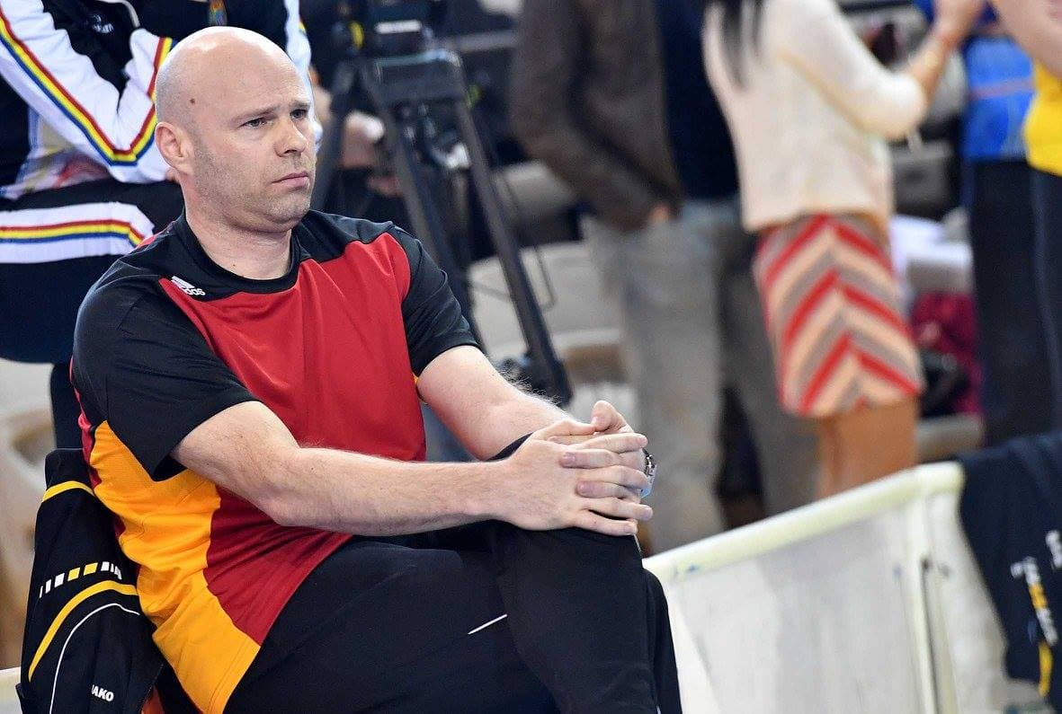 Meester Paul Corteyn tijdens een training